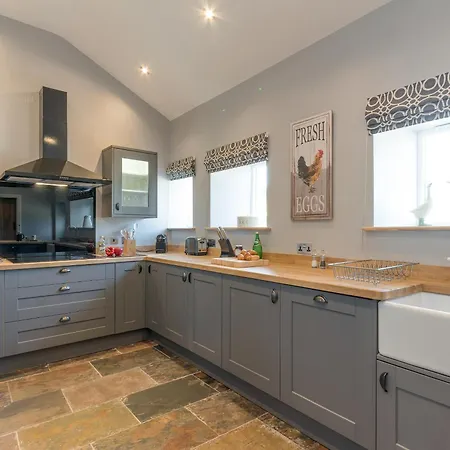 Abraham's * Low Eskcleth